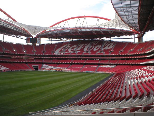 بنفيكا هو النادي الأكثر شعبية في البرتغال ويتنافس دائمًا مع بورتو 